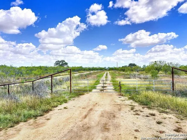 2049 County Road 451 Hondo, TX 78861